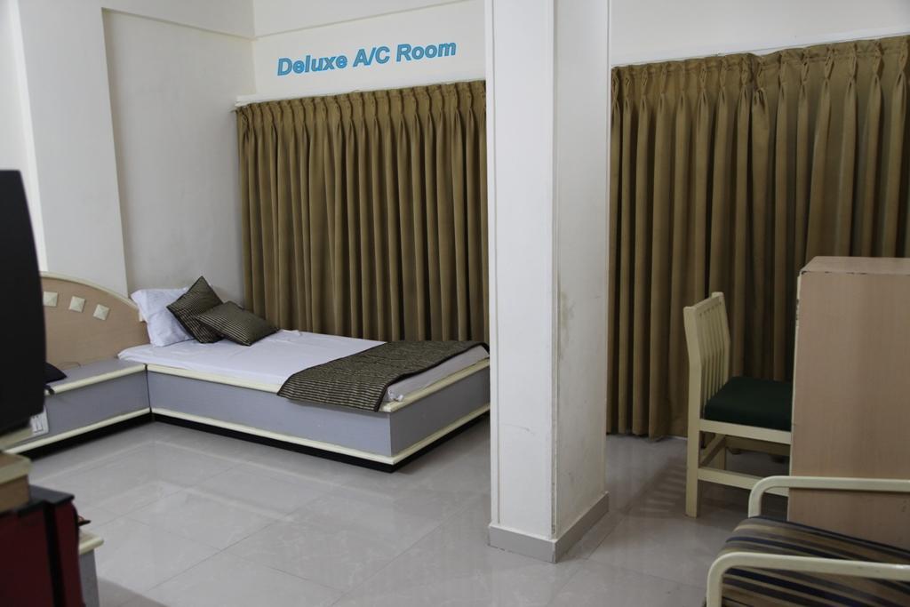 Hotel Aditya Rajkot Exterior photo