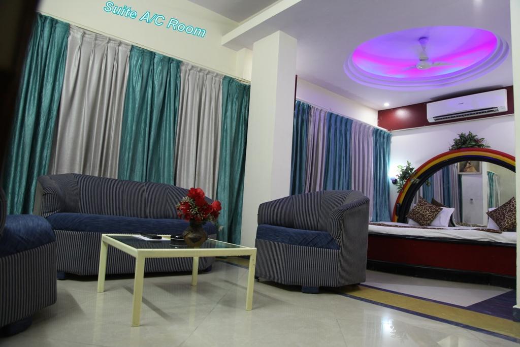 Hotel Aditya Rajkot Exterior photo