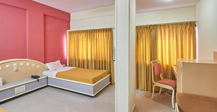 Hotel Aditya Rajkot Exterior photo