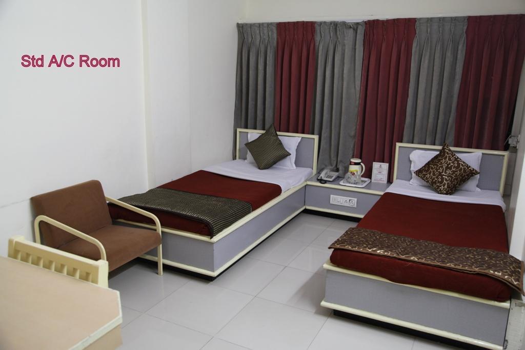 Hotel Aditya Rajkot Exterior photo